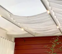 Katon aurinkosuoja nyörillä