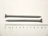 Ruuvi U-profiilin asentamiseen