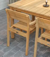 Iris ruokapöytä