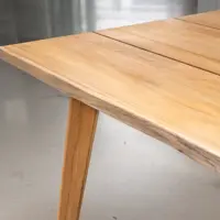 Berry ruokapöytä