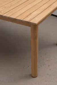 Iris ruokapöytä